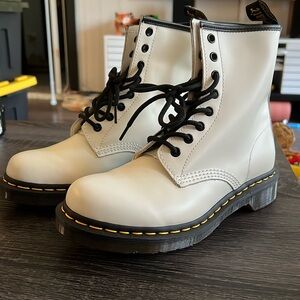 Dr. Marten’s, Doc’s, Doc Martens White 1460 Women’s Size 8 US/39 EU